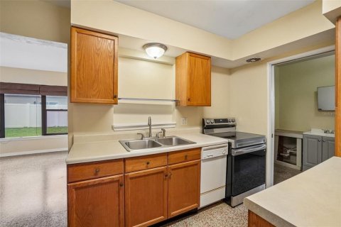 House in Clearwater, Florida 3 bedrooms, 142.7 sq.m. № 2215403 - photo 9