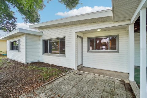 House in Clearwater, Florida 3 bedrooms, 142.7 sq.m. № 2215403 - photo 2