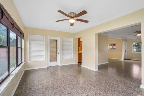 House in Clearwater, Florida 3 bedrooms, 142.7 sq.m. № 2215403 - photo 14