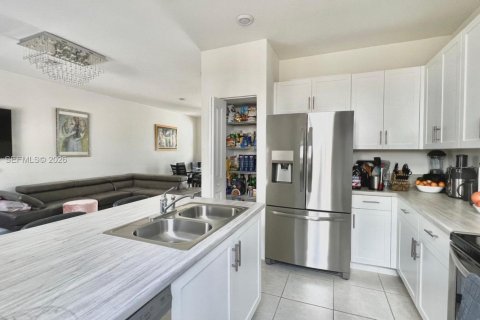 Touwnhouse à vendre à Homestead, Floride: 4 chambres, 123.65 m2 № 2089007 - photo 2