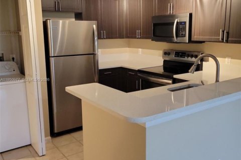 Condominio en West Palm Beach, Florida, 1 dormitorio  № 2006365