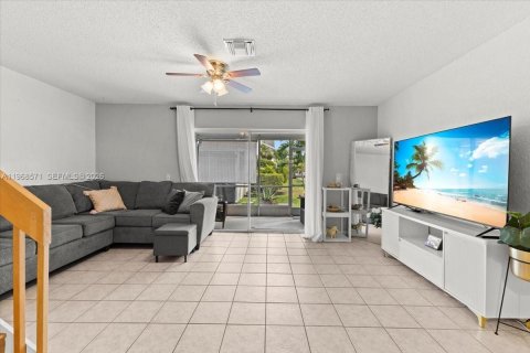 Touwnhouse à vendre à Hypoluxo, Floride: 2 chambres, 104.79 m2 № 2174445 - photo 9