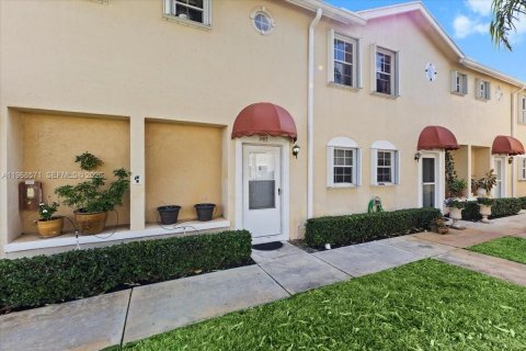Touwnhouse à vendre à Hypoluxo, Floride: 2 chambres, 104.79 m2 № 2174445 - photo 3