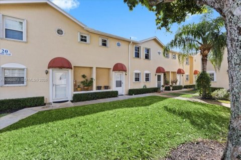 Touwnhouse à vendre à Hypoluxo, Floride: 2 chambres, 104.79 m2 № 2174445 - photo 2