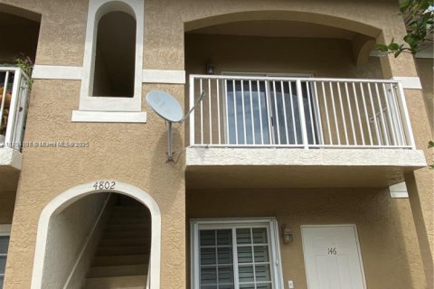 Снять в аренду кондоминиум в Холливуд, Флорида 2 спальни, 100.33м2, № 1943411 - фото 1