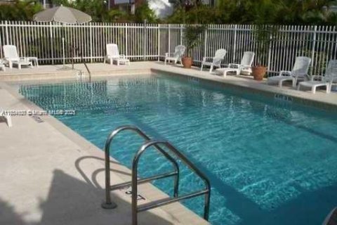 Снять в аренду кондоминиум в Холливуд, Флорида 2 спальни, 100.33м2, № 1943411 - фото 14