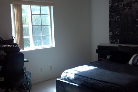 Снять в аренду кондоминиум в Холливуд, Флорида 2 спальни, 100.33м2, № 1943411 - фото 4