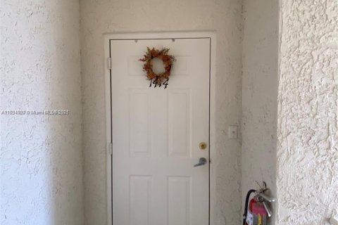 Снять в аренду кондоминиум в Холливуд, Флорида 2 спальни, 100.33м2, № 1943411 - фото 12