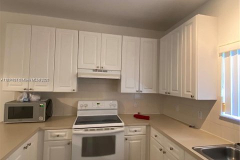 Снять в аренду кондоминиум в Холливуд, Флорида 2 спальни, 100.33м2, № 1943411 - фото 8