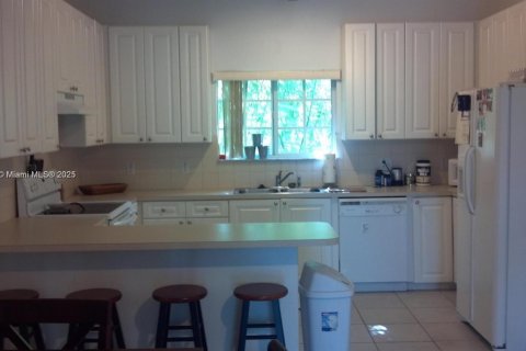 Снять в аренду кондоминиум в Холливуд, Флорида 2 спальни, 100.33м2, № 1943411 - фото 2
