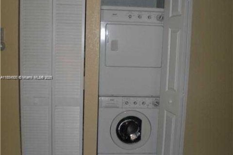 Снять в аренду кондоминиум в Холливуд, Флорида 2 спальни, 100.33м2, № 1943411 - фото 11