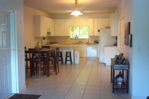 Снять в аренду кондоминиум в Холливуд, Флорида 2 спальни, 100.33м2, № 1943411 - фото 5