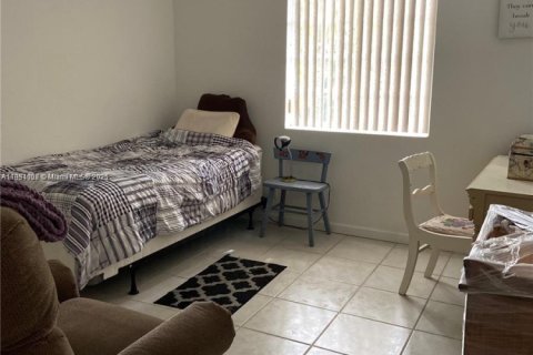 Снять в аренду кондоминиум в Холливуд, Флорида 2 спальни, 100.33м2, № 1943411 - фото 3