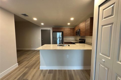 Condo in Orlando, Florida, 1 bedroom № 2205408 - photo 4