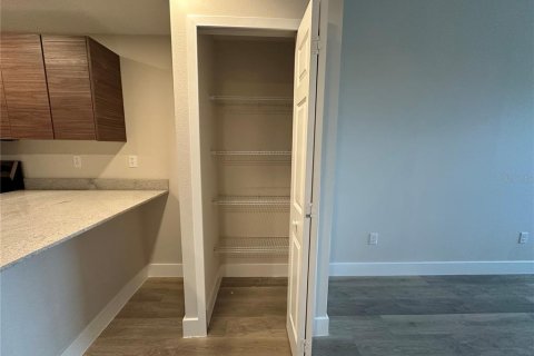 Condo in Orlando, Florida, 1 bedroom № 2205408 - photo 18