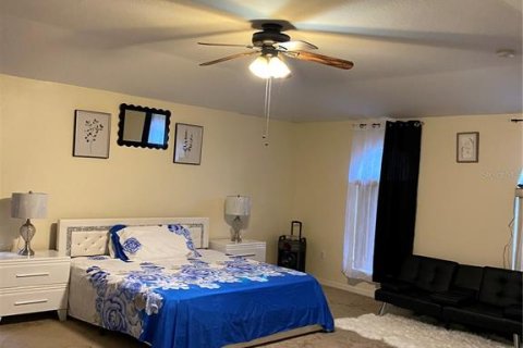 House in Apopka, Florida 4 bedrooms, 279.54 sq.m. № 1879956 - photo 14