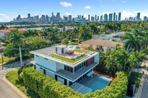 Купить виллу или дом в Майами-Бич, Флорида 6 спален, 407.38м2, № 1956437 - фото 30