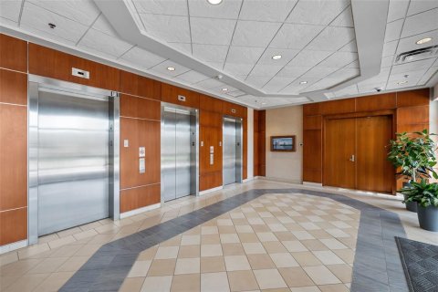 Commercial property in Tampa, Florida 699.83 sq.m. № 2195440 - photo 2