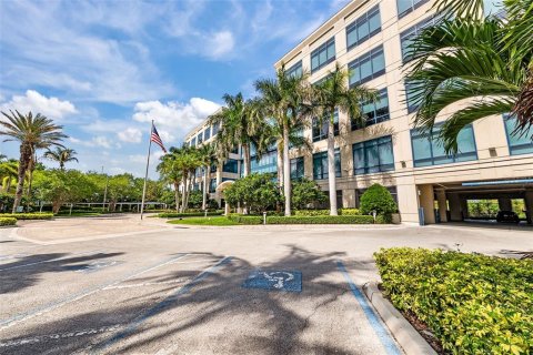 Commercial property in Tampa, Florida 699.83 sq.m. № 2195440 - photo 10
