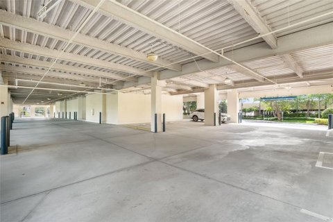 Commercial property in Tampa, Florida 699.83 sq.m. № 2195440 - photo 8
