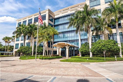 Commercial property in Tampa, Florida 699.83 sq.m. № 2195440 - photo 11