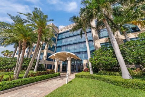 Commercial property in Tampa, Florida 699.83 sq.m. № 2195440