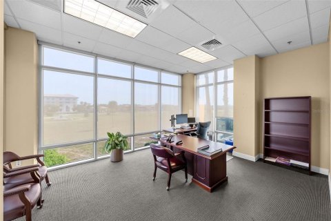 Commercial property in Tampa, Florida 699.83 sq.m. № 2195440 - photo 3