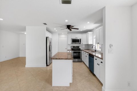 Apartment in Delray Beach, Florida 2 bedrooms, 137.03 sq.m. № 2083809