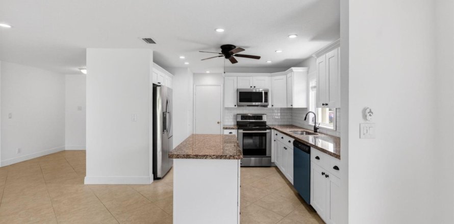 Apartment in Delray Beach, Florida 2 bedrooms, 137.03 sq.m. № 2083809