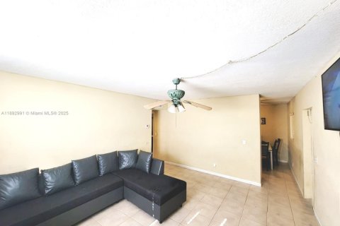 Купить кондоминиум в Лейк-Уорт, Флорида 2 спальни, 68.1м2, № 1949028 - фото 4