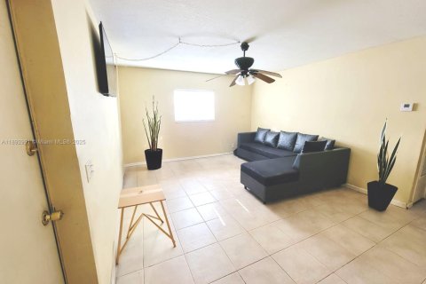 Купить кондоминиум в Лейк-Уорт, Флорида 2 спальни, 68.1м2, № 1949028 - фото 2