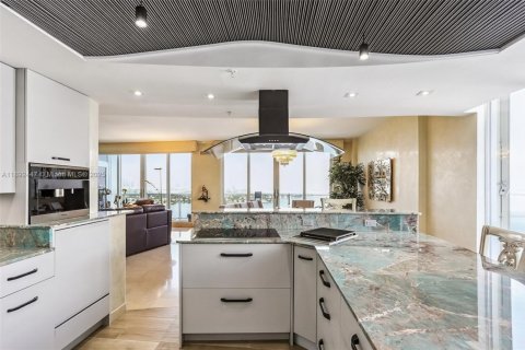 Copropriété à vendre à Miami Beach, Floride: 3 chambres, 247.12 m2 № 1945444 - photo 12