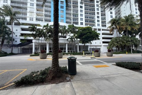 Copropriété à vendre à Miami Beach, Floride: 3 chambres, 247.12 m2 № 1945444 - photo 1