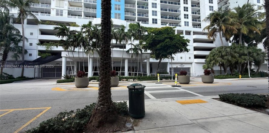 Condo à Miami Beach, Floride, 3 chambres  № 1945444