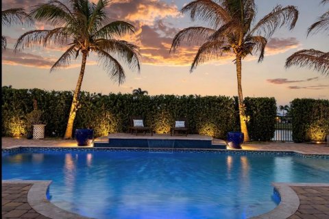 Villa ou maison à vendre à St. Lucie, Floride: 4 chambres, 222.22 m2 № 2378414 - photo 4