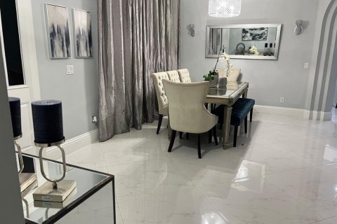 Villa ou maison à vendre à St. Lucie, Floride: 4 chambres, 222.22 m2 № 2378414 - photo 13