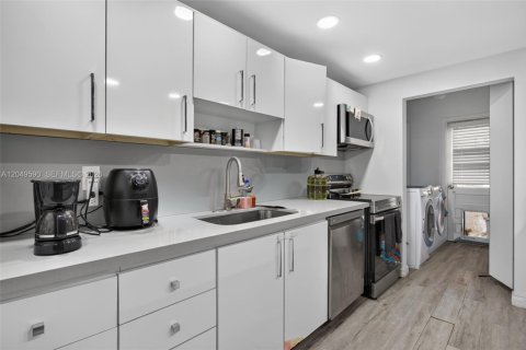 Adosado en alquiler en Weston, Florida, 3 dormitorios, 181.16 m2 № 2262697 - foto 19