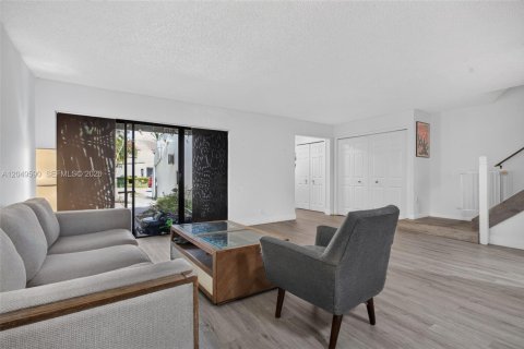 Adosado en alquiler en Weston, Florida, 3 dormitorios, 181.16 m2 № 2262697 - foto 8