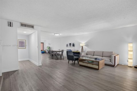 Adosado en alquiler en Weston, Florida, 3 dormitorios, 181.16 m2 № 2262697 - foto 6