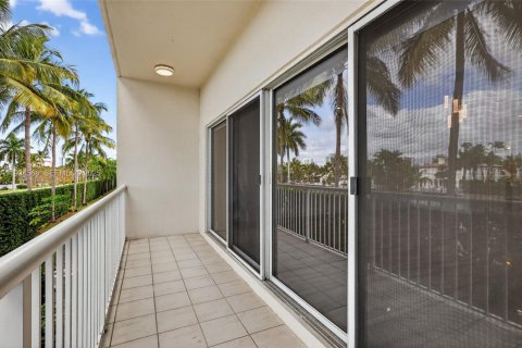 Купить таунхаус в Авентура, Флорида 4 спальни, 250.84м2, № 1992745 - фото 18