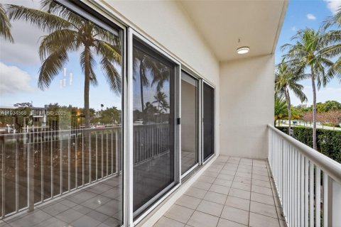 Купить таунхаус в Авентура, Флорида 4 спальни, 250.84м2, № 1992745 - фото 19