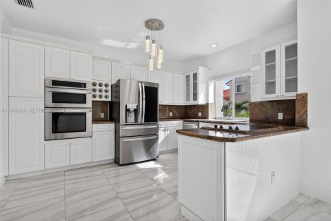 Купить таунхаус в Авентура, Флорида 4 спальни, 250.84м2, № 1992745 - фото 8