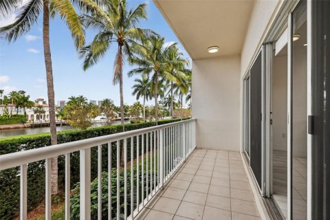 Купить таунхаус в Авентура, Флорида 4 спальни, 250.84м2, № 1992745 - фото 17