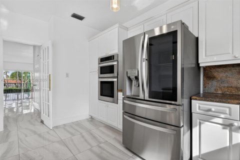 Купить таунхаус в Авентура, Флорида 4 спальни, 250.84м2, № 1992745 - фото 7