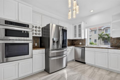 Купить таунхаус в Авентура, Флорида 4 спальни, 250.84м2, № 1992745 - фото 6