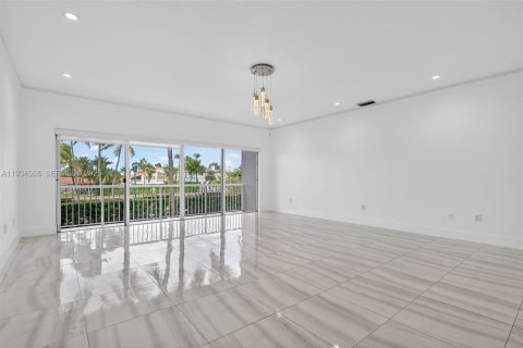 Купить таунхаус в Авентура, Флорида 4 спальни, 250.84м2, № 1992745 - фото 14