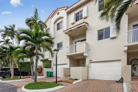 Купить таунхаус в Авентура, Флорида 4 спальни, 250.84м2, № 1992745 - фото 2
