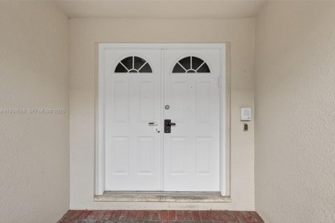 Купить таунхаус в Авентура, Флорида 4 спальни, 250.84м2, № 1992745 - фото 3