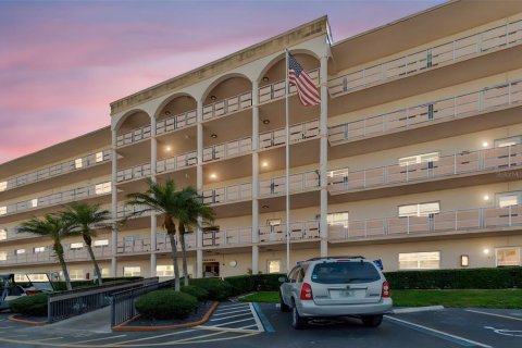 Condo in Saint Petersburg, Florida, 1 bedroom № 2113886
