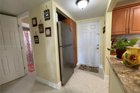 Condo in Sunrise, Florida, 1 bedroom  № 1702432 - photo 5